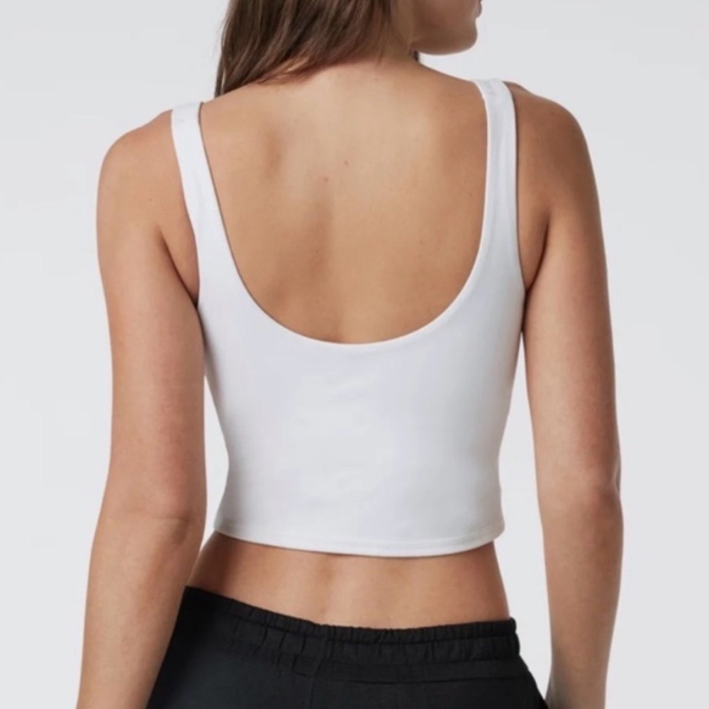 Vuori Womens Daily Crop Tank - Picture 2 of 5